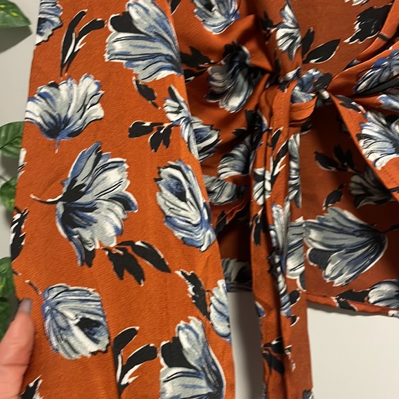 Floral blouse - Picture 3 of 3